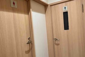 【本郷三丁目駅5分】展示会・プレゼン・会議室利用に最適!シンプルな内装にこだわった100㎡超のイベントスペース