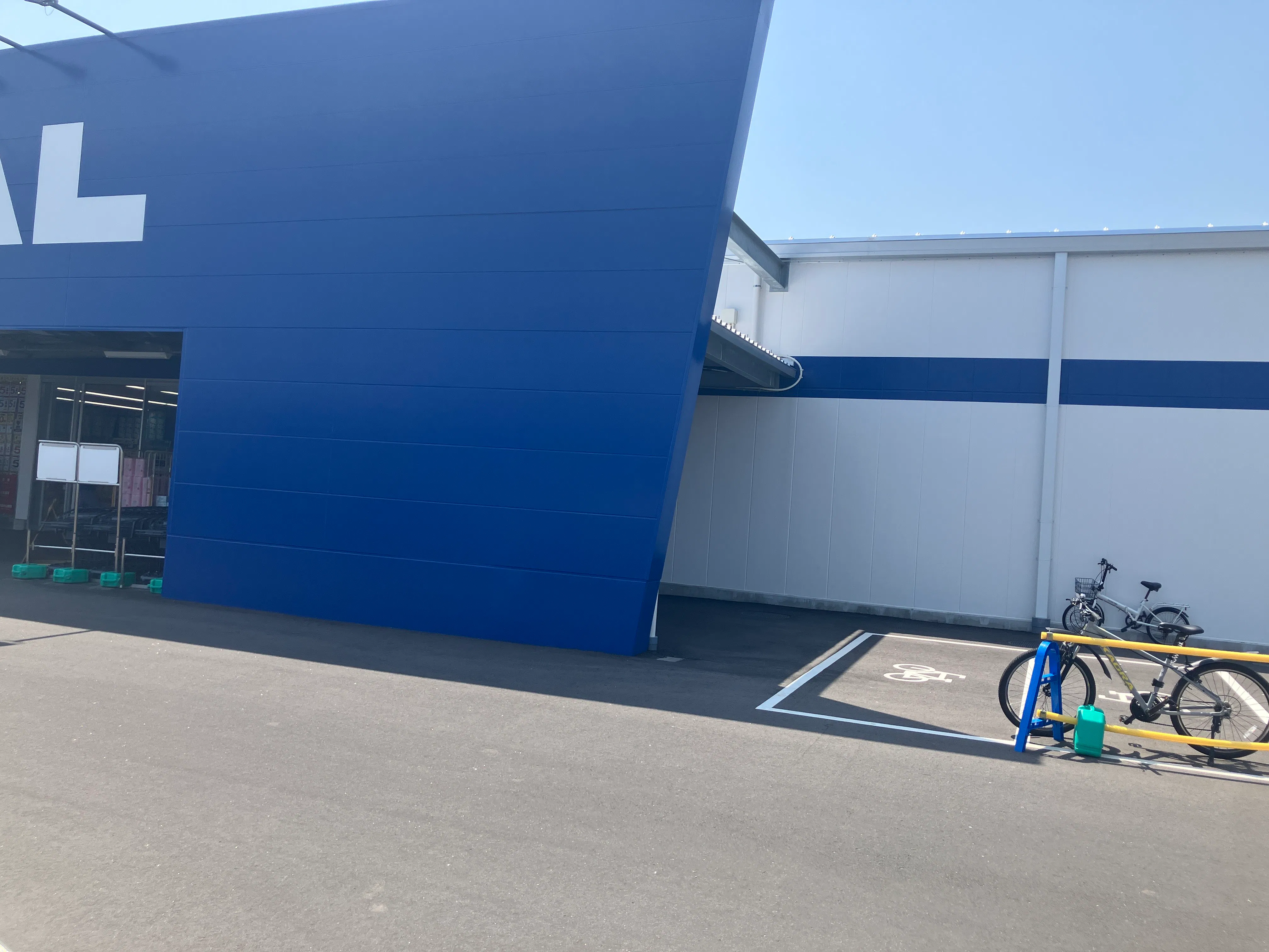 【スーパーセンタートライアル利府店】キッチンカー（調理営業）出店限定/屋外　Ⓑキッチンカースペース【入口正面右側】