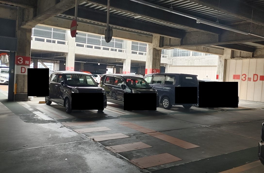 【メガセンタートライアル伊勢崎中央店】⑪ポップアップストアやプロモーションに適した駐車場スペース(立体駐車場３F店舗東側エントランス前_駐車場1区画)