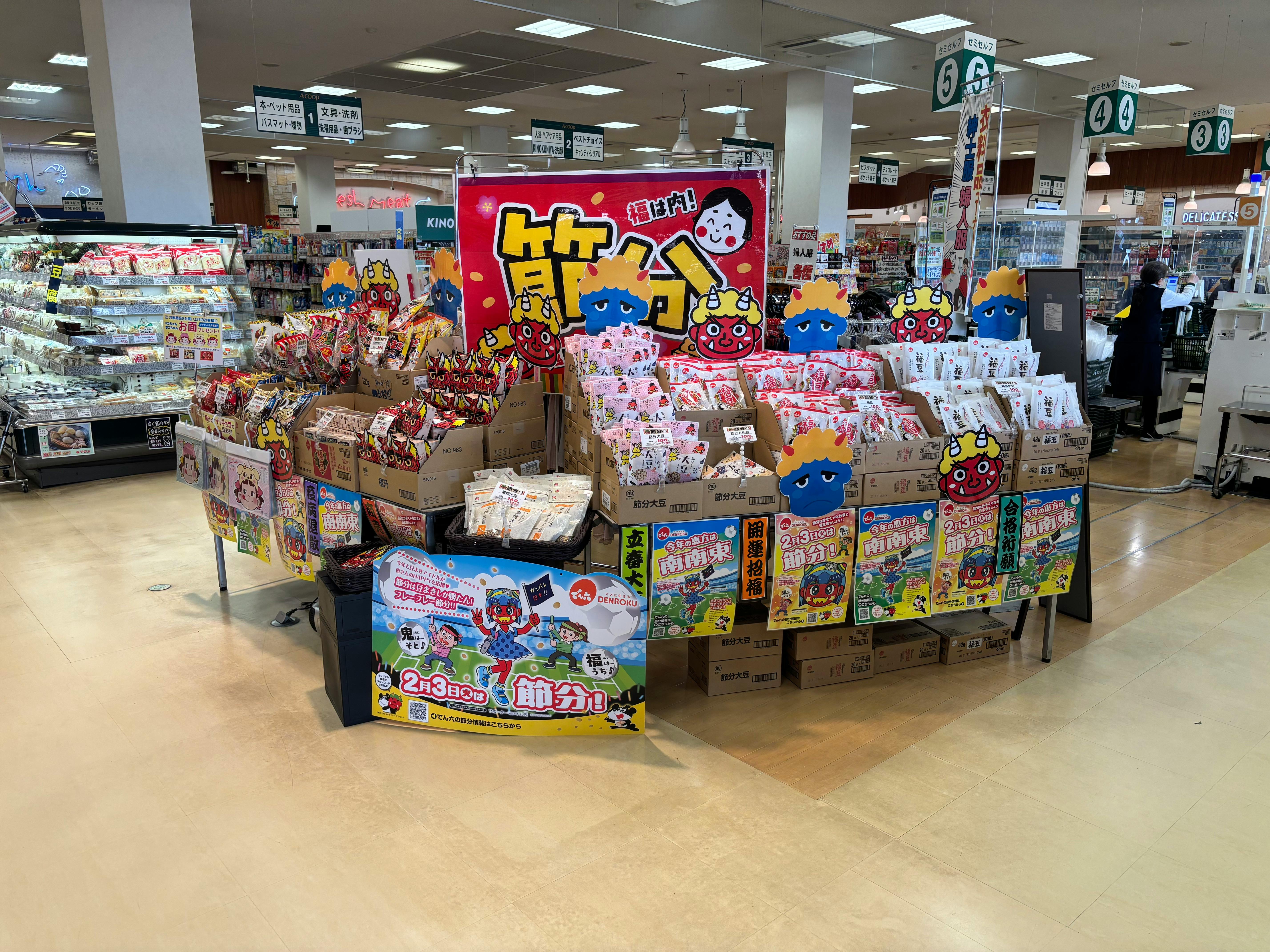 【Aコープいまばり愛彩店】食物販や販促イベントに最適なメインエントランスからの視認性が抜群な店内イベントスペースの画像