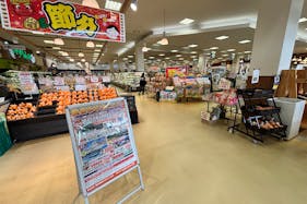 【Aコープいまばり愛彩店】食物販や販促イベントに最適なメインエントランスからの視認性が抜群な店内イベントスペース