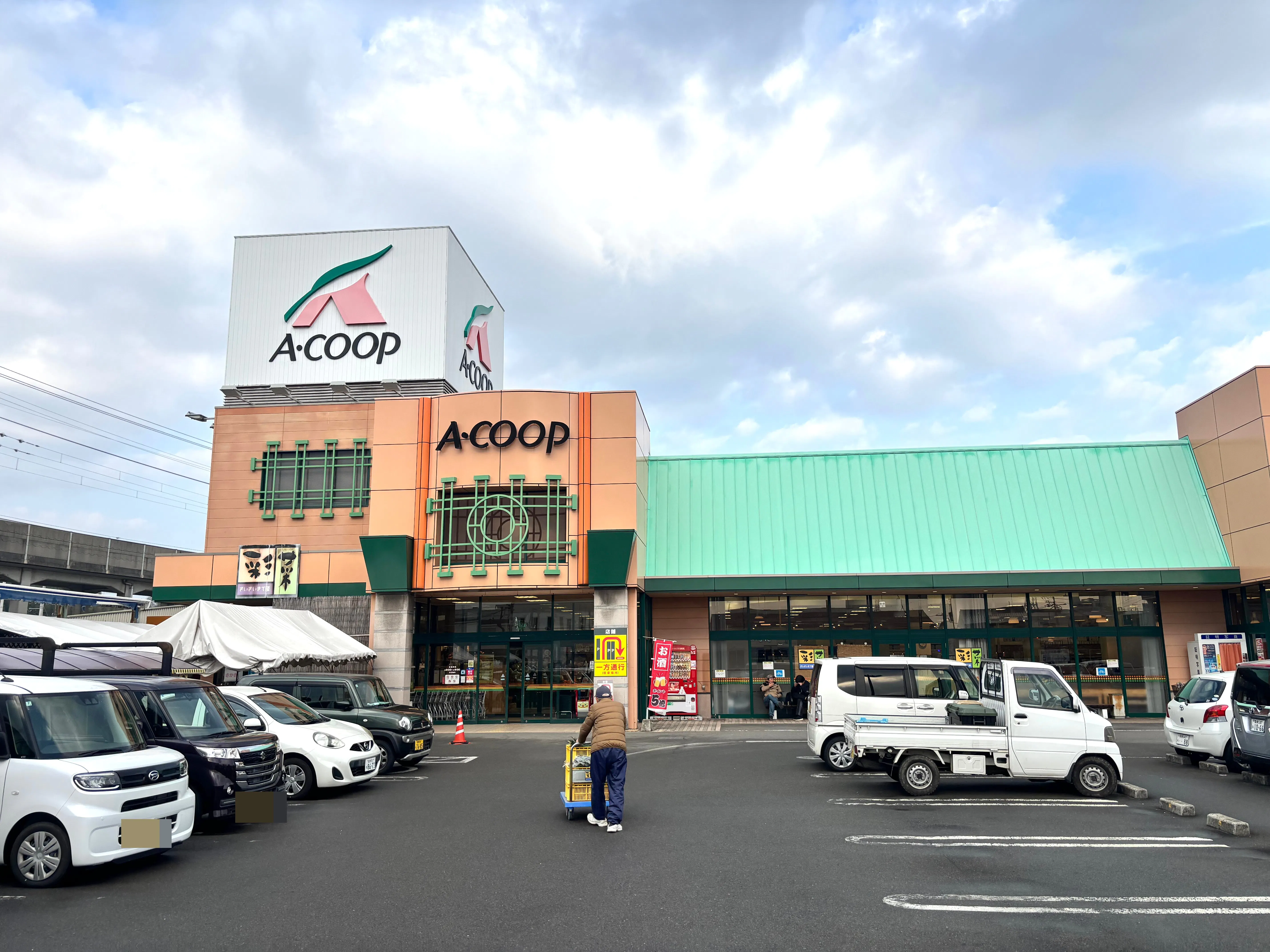 【Aコープいまばり愛彩店】食物販や販促イベントに最適なメインエントランスからの視認性が抜群な店内イベントスペース