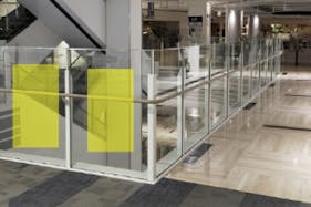 【イオンモール岡山】モール内広告 吹き抜けガラス