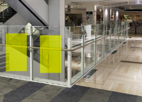 【イオンモール岡山】モール内広告 吹き抜けガラス