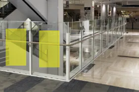 【イオンモール岡山】モール内広告 吹き抜けガラス