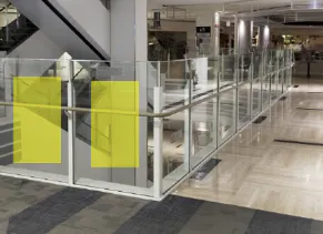 【イオンモール岡山】モール内広告 吹き抜けガラス