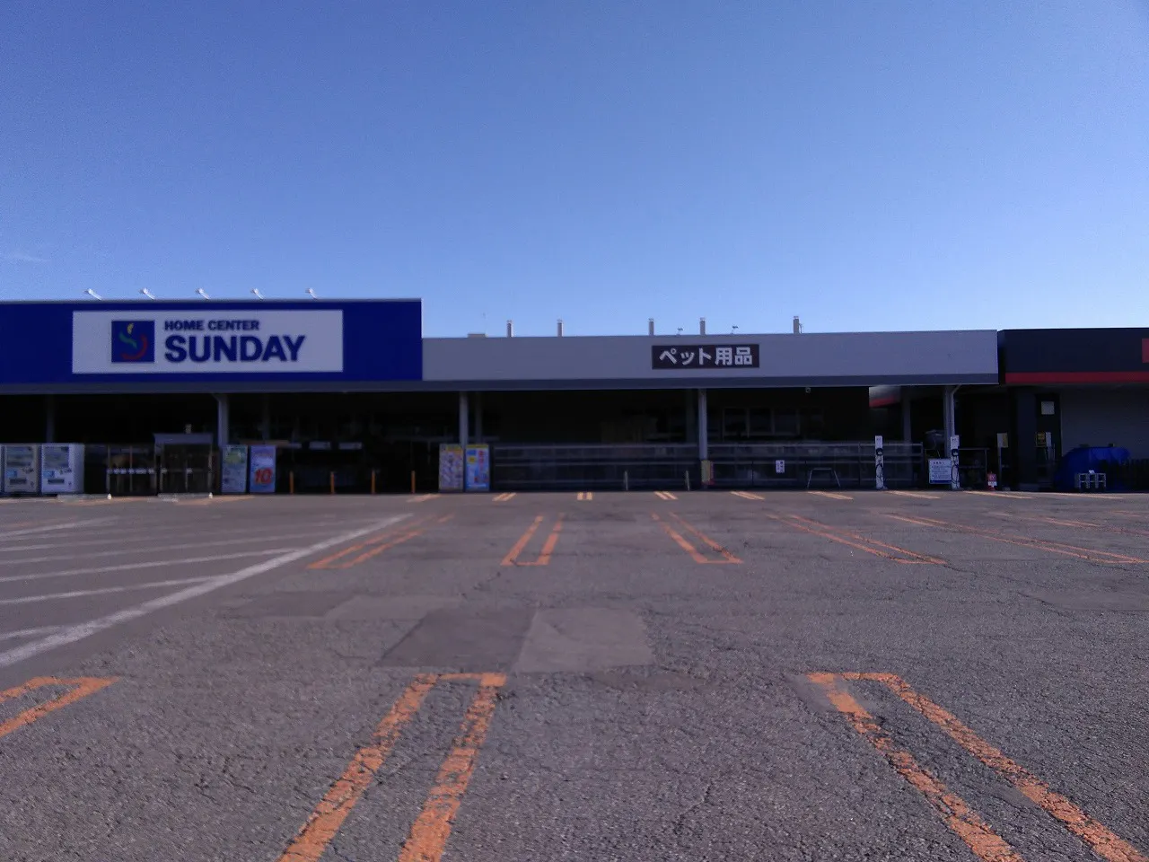 【サンデー弘前石渡店】屋内風除室　食物販やプロモーション等の出店に最適なホームセンター店内のイベントスペース