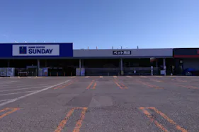 【サンデー弘前石渡店】屋内風除室 食物販やプロモーション等の出店に最適なホームセンター店内のイベントスペース