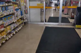 【サンデー弘前石渡店】屋内風除室 食物販やプロモーション等の出店に最適なホームセンター店内のイベントスペース