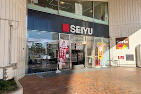 【西友 河辺店】1F店頭入口 プロモーション用途や物販、食物販のポップアップストアに最適なスーパーの屋外/屋内催事イベントスペース