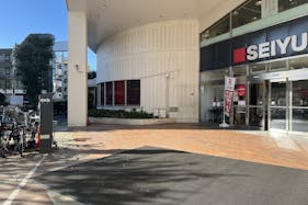 【西友 河辺店】1F店頭入口 プロモーション用途や物販、食物販のポップアップストアに最適なスーパーの屋外/屋内催事イベントスペース