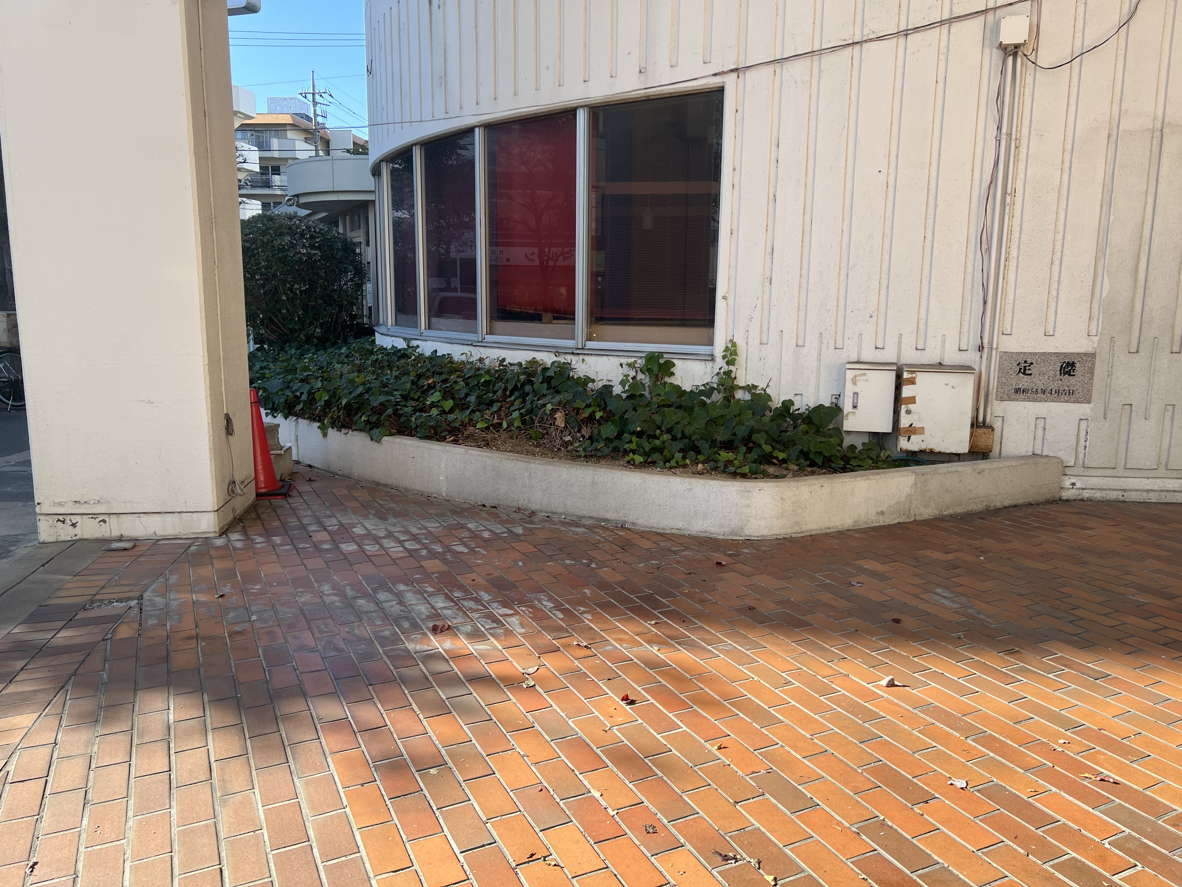 【西友　河辺店】1F店頭入口　プロモーション用途や物販、食物販のポップアップストアに最適なスーパーの屋外/屋内催事イベントスペース