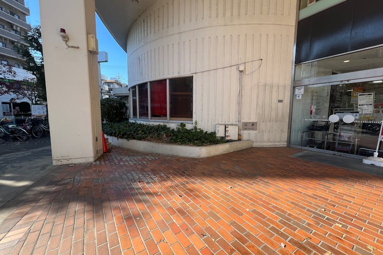 【西友 河辺店】1F店頭入口 プロモーション用途や物販、食物販のポップアップストアに最適なスーパーの屋外/屋内催事イベントスペースの画像8