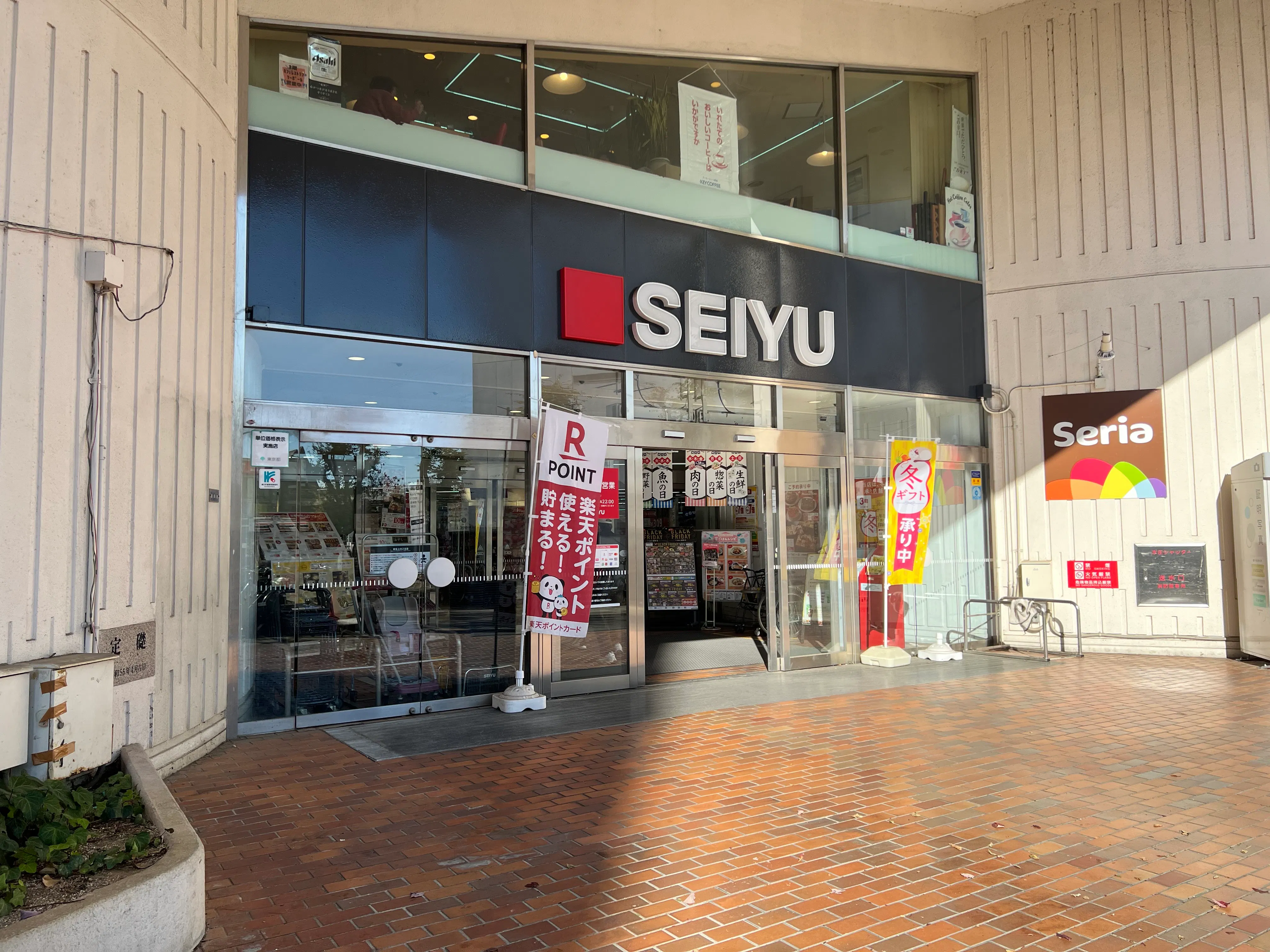 【西友 河辺店】1F店頭入口 プロモーション用途や物販、食物販のポップアップストアに最適なスーパーの屋外/屋内催事イベントスペース