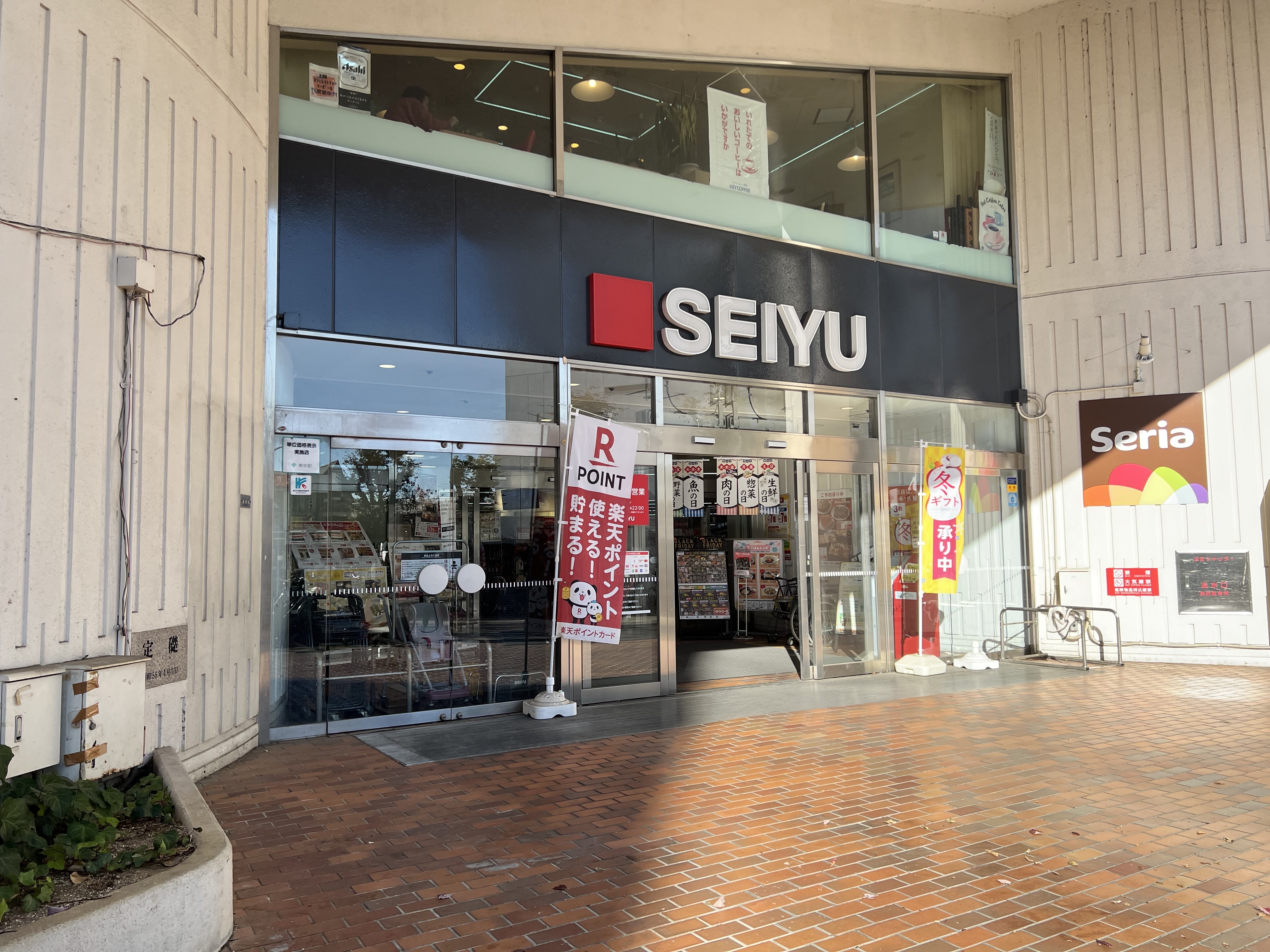 【西友　河辺店】1F店頭入口　プロモーション用途や物販、食物販のポップアップストアに最適なスーパーの屋外/屋内催事イベントスペース