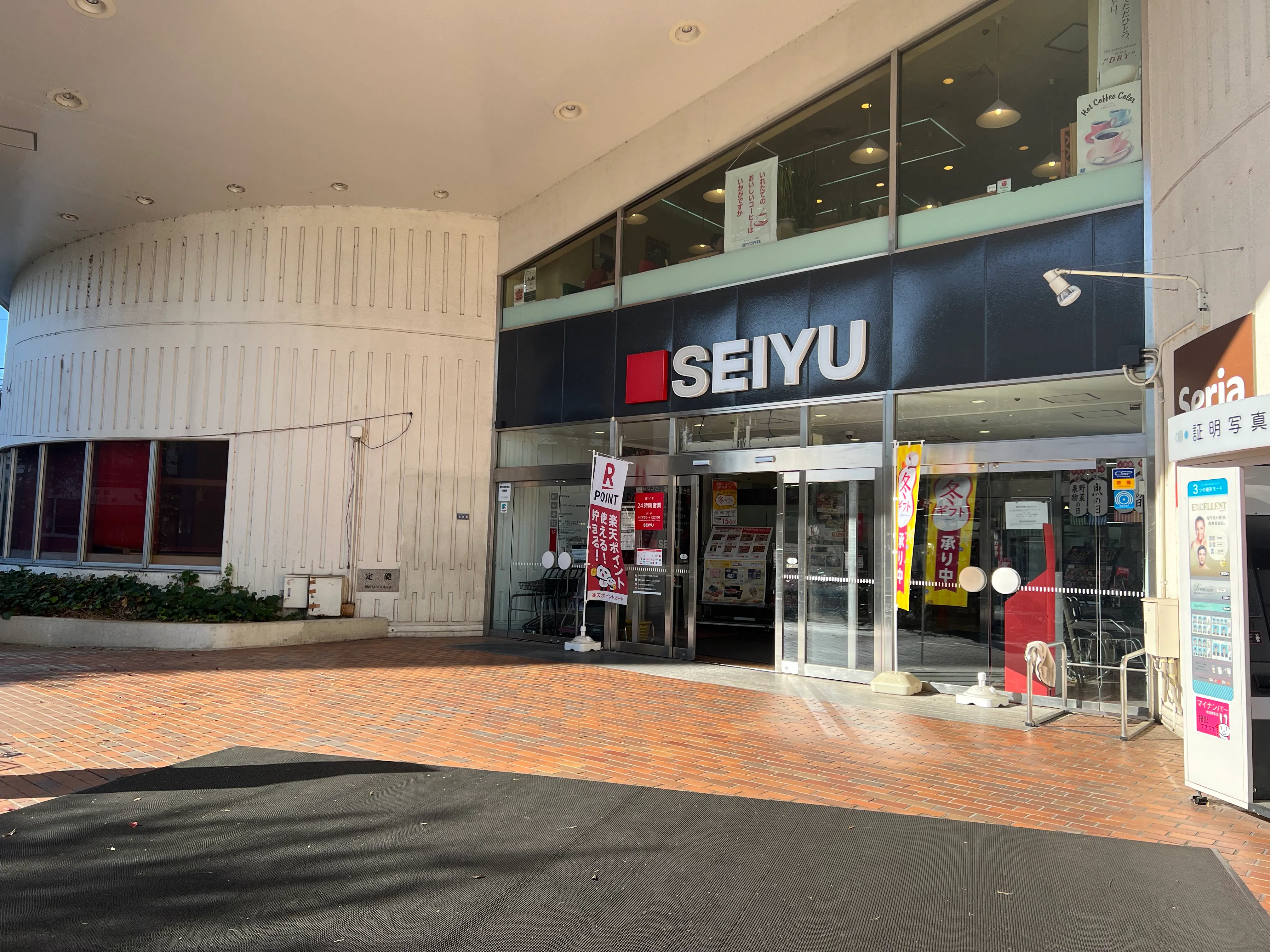 【西友 河辺店】1F店頭入口 プロモーション用途や物販、食物販のポップアップストアに最適なスーパーの屋外/屋内催事イベントスペース
