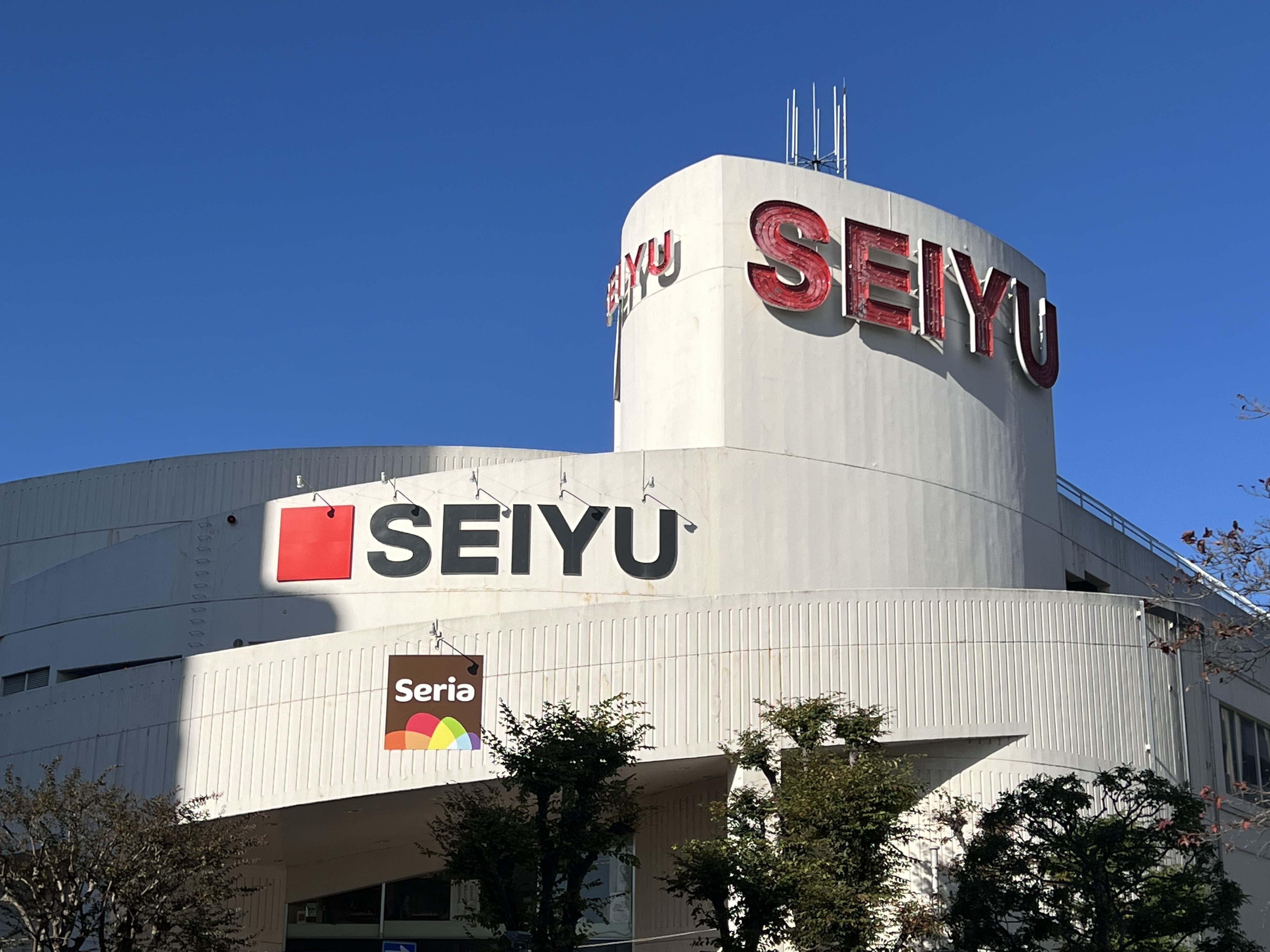 【西友　河辺店】1F店頭入口　プロモーション用途や物販、食物販のポップアップストアに最適なスーパーの屋外/屋内催事イベントスペース