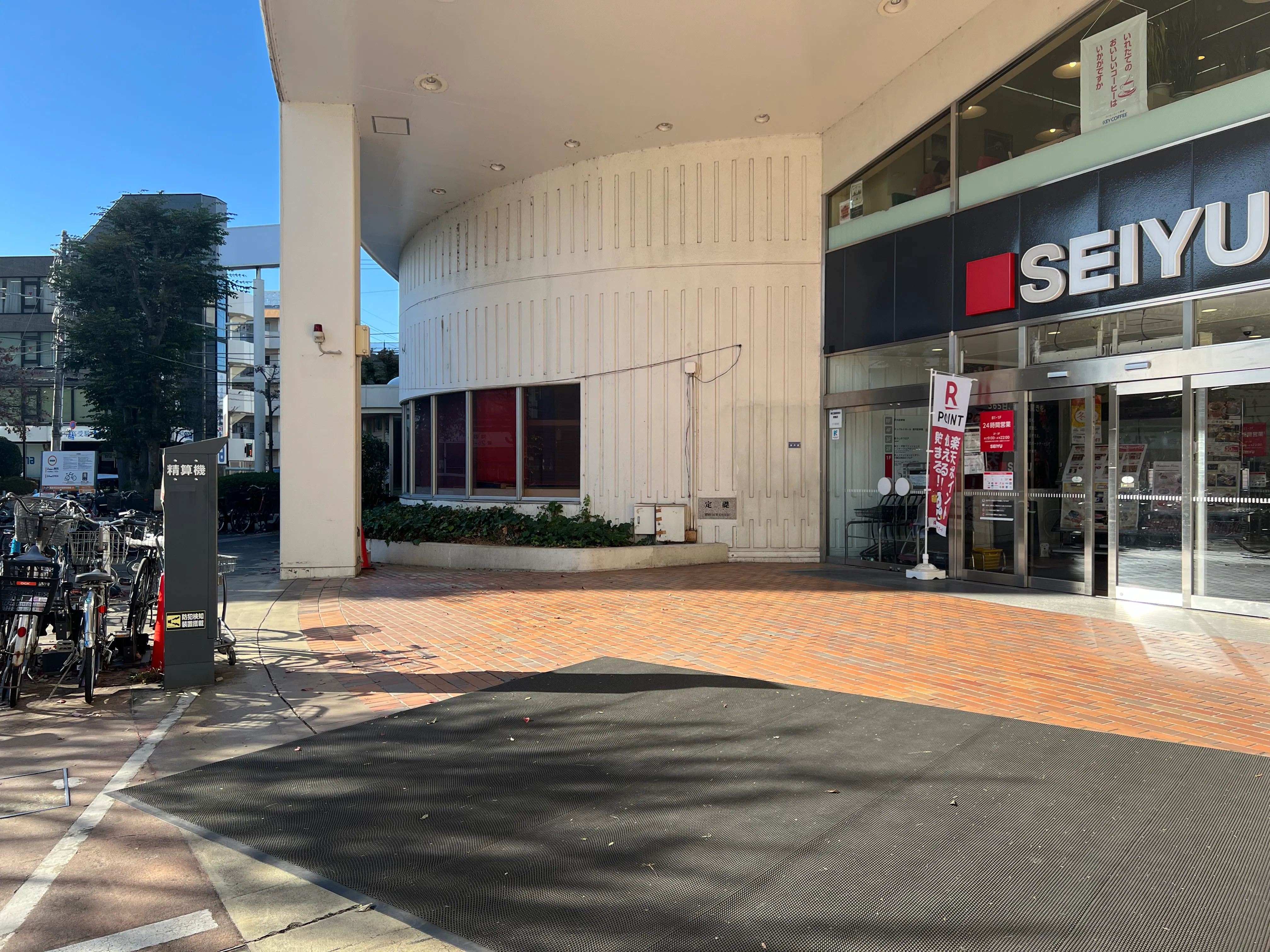 【西友 河辺店】1F店頭入口 プロモーション用途や物販、食物販のポップアップストアに最適なスーパーの屋外/屋内催事イベントスペース