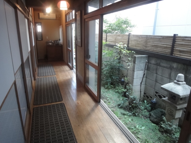 【神楽坂駅3分】カフェ・和室・大姿見のある洋室の揃った多目的スペース