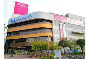 【イオンマリンピアショッピングセンター本館】各種プロモーションや物販、食物販のポップアップストアに最適な1F駅側入口柱裏の催事イベントスペース