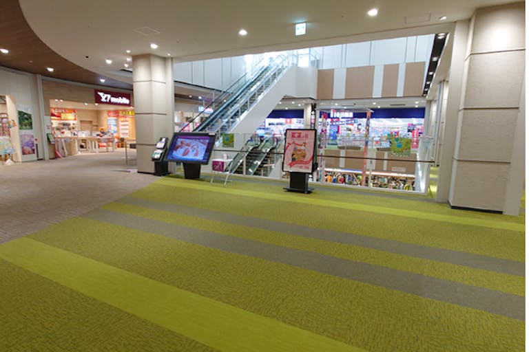 【イオンモール甲府昭和】うぐいすエスカレーター前(3F)の画像1