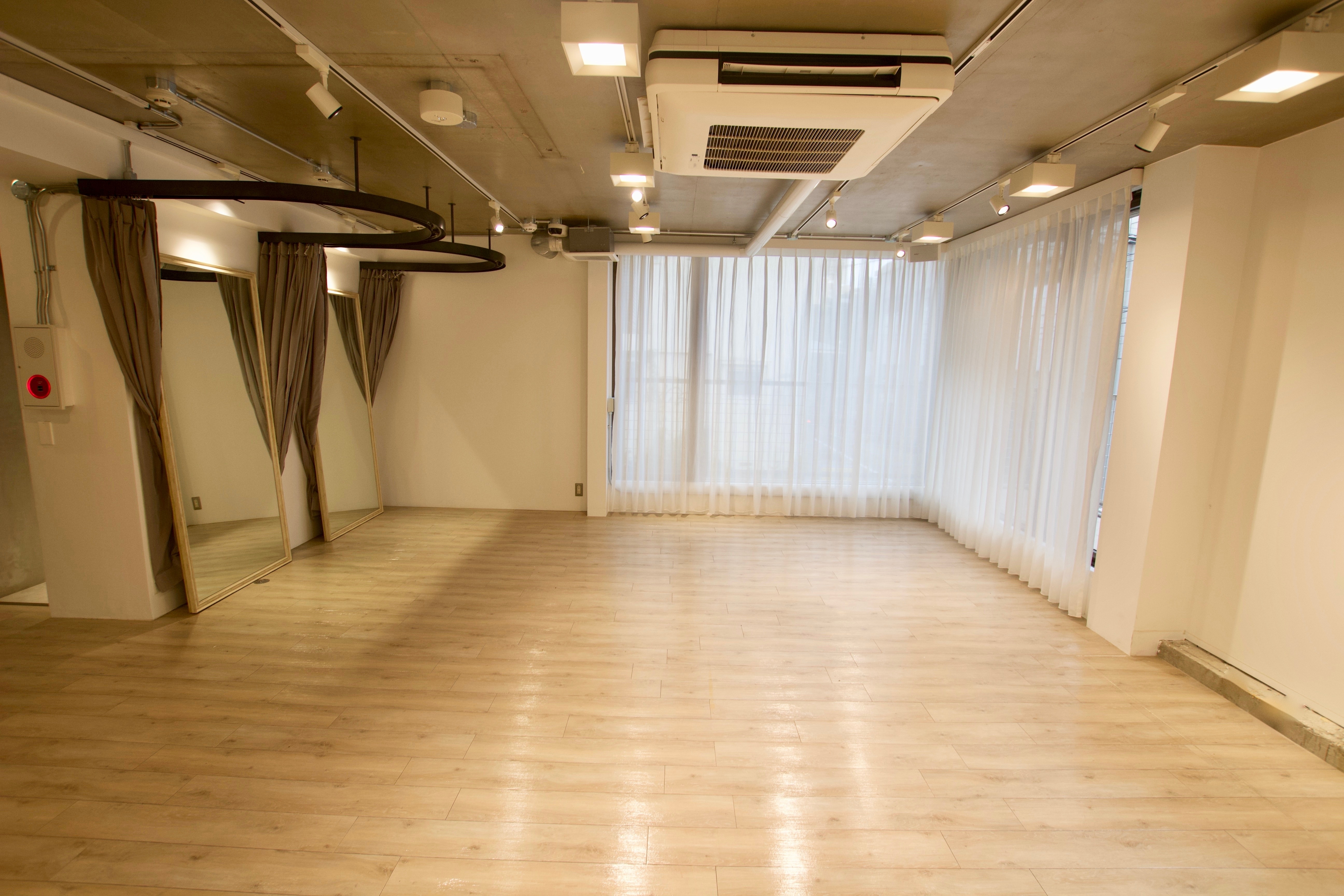 【表参道駅5分】展示会やポップアップストアに適した一軒家風のフレキシブルに使えるスペース(1F+2F)