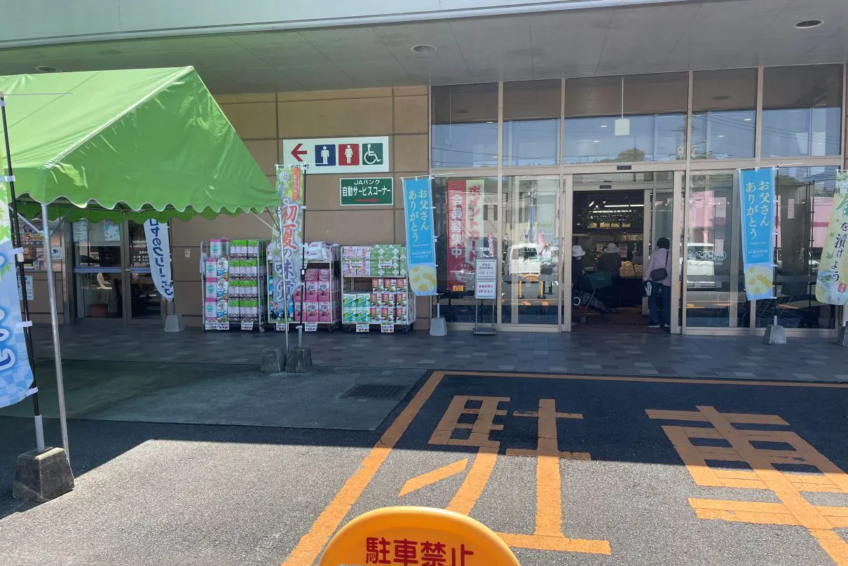 【Aコープ大矢野店】物販や販促プロモーションに最適な視認性の高い店前テント下のイベントスペース