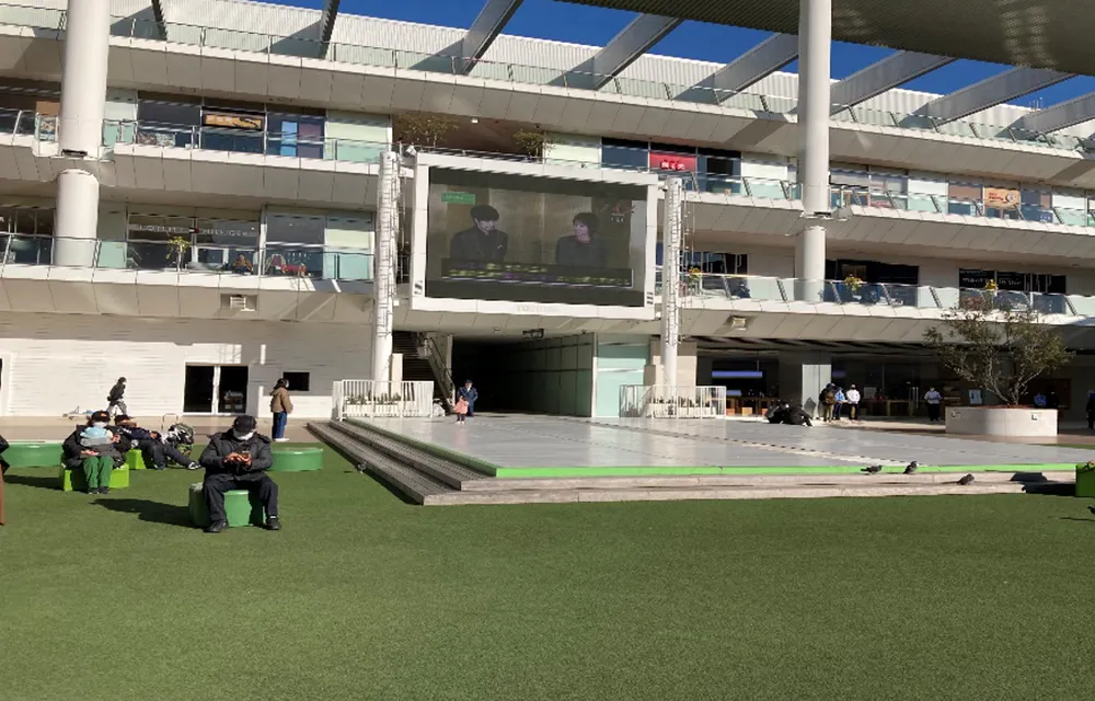 【ラゾーナ川崎プラザ】2階 ルーファ広場 アクアステージ