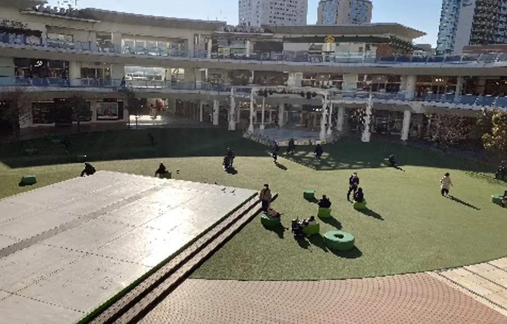 【ラゾーナ川崎プラザ】2階 ルーファ広場 アクアステージ
