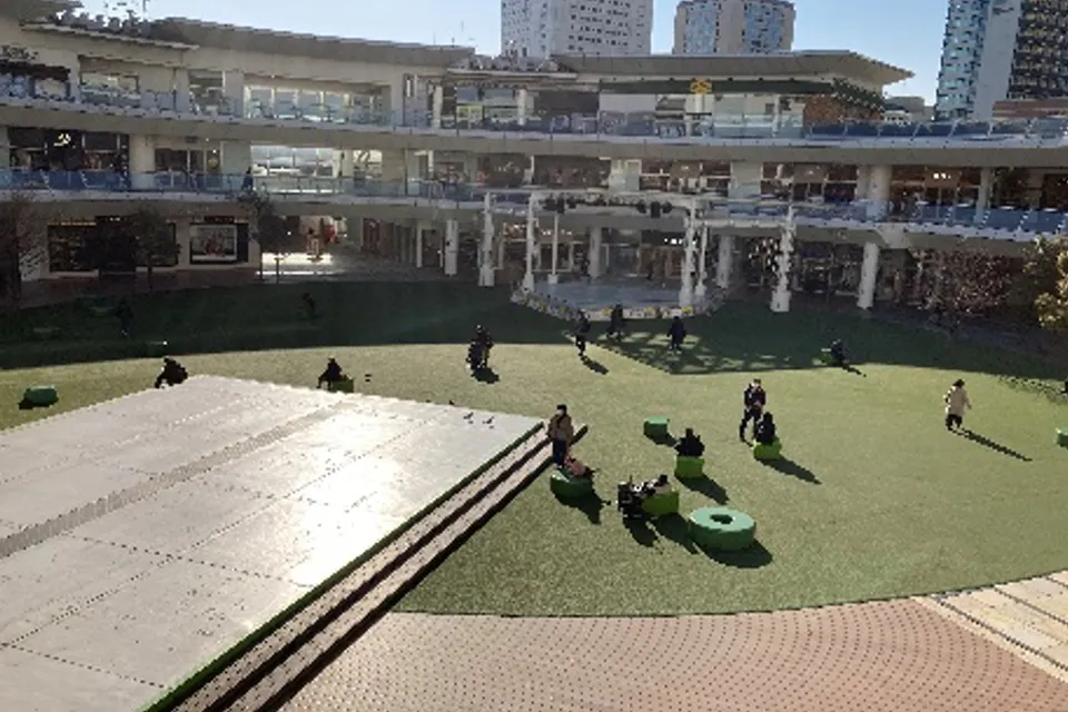 【ラゾーナ川崎プラザ】2階 ルーファ広場 アクアステージ