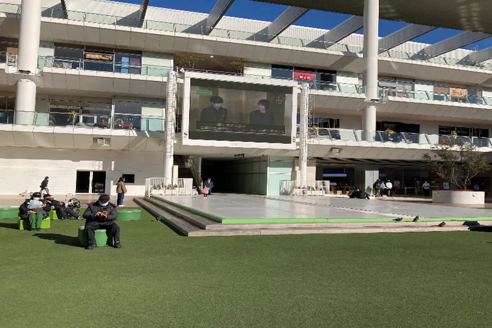 【ラゾーナ川崎プラザ】2階 ルーファ広場 アクアステージ