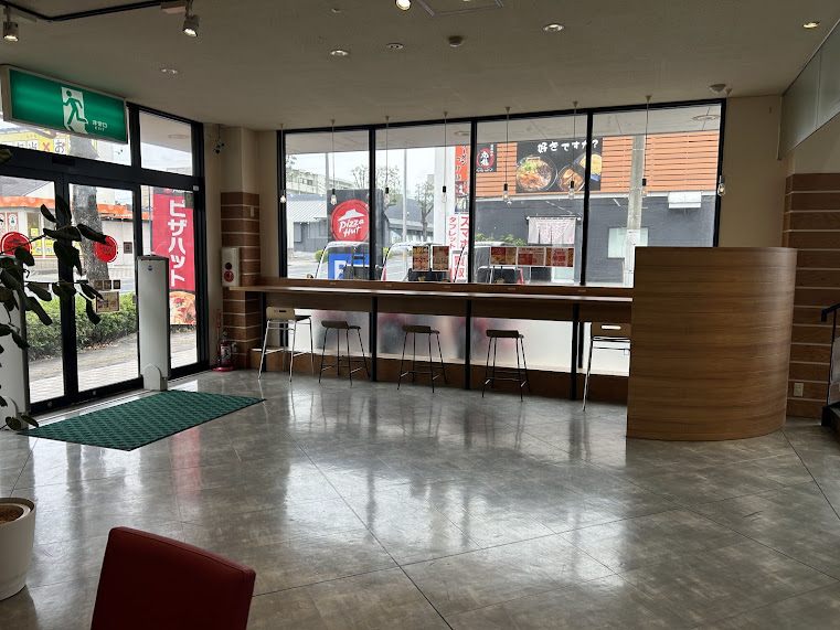 【TSUTAYA AVクラブ 健軍店】販促イベントや物販に最適なピザハット前イベントスペース