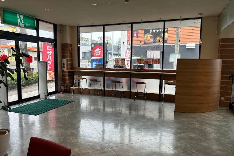 【TSUTAYA AVクラブ 健軍店】販促イベントや物販に最適なピザハット前イベントスペース