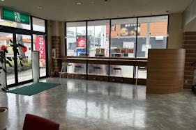 【TSUTAYA AVクラブ 健軍店】販促イベントや物販に最適なピザハット前イベントスペース