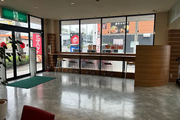 【TSUTAYA AVクラブ 健軍店】販促イベントや物販に最適なピザハット前イベントスペース