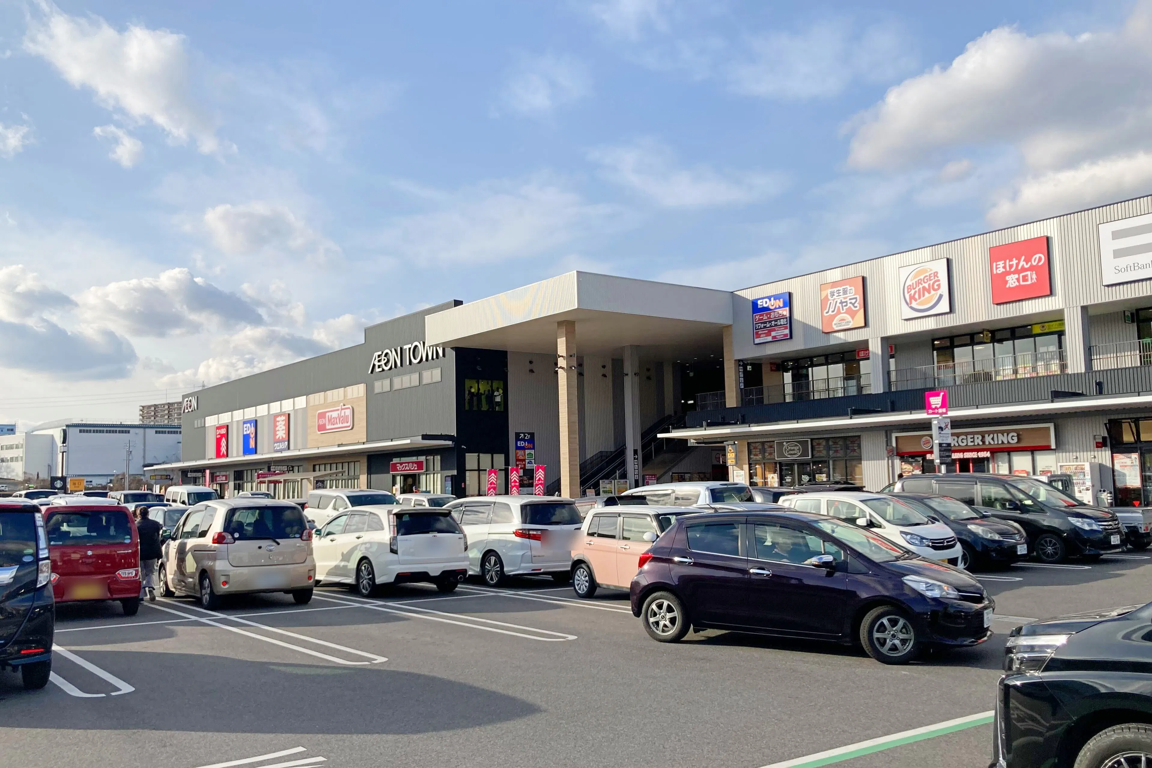 【イオンタウン岡崎美合】キッチンカーでの出店に最適な駐車場前にある屋外スペース