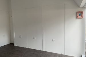 【赤坂駅3分】ポップアップストアや物販・展示会に適した白壁、自然光が入る天神・大名エリアのスペース