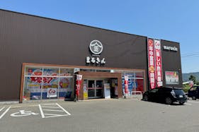 【つり具のまるきん伊万里本店 】キッチンカーやプロモーションに最適な店舗前駐車場スペース