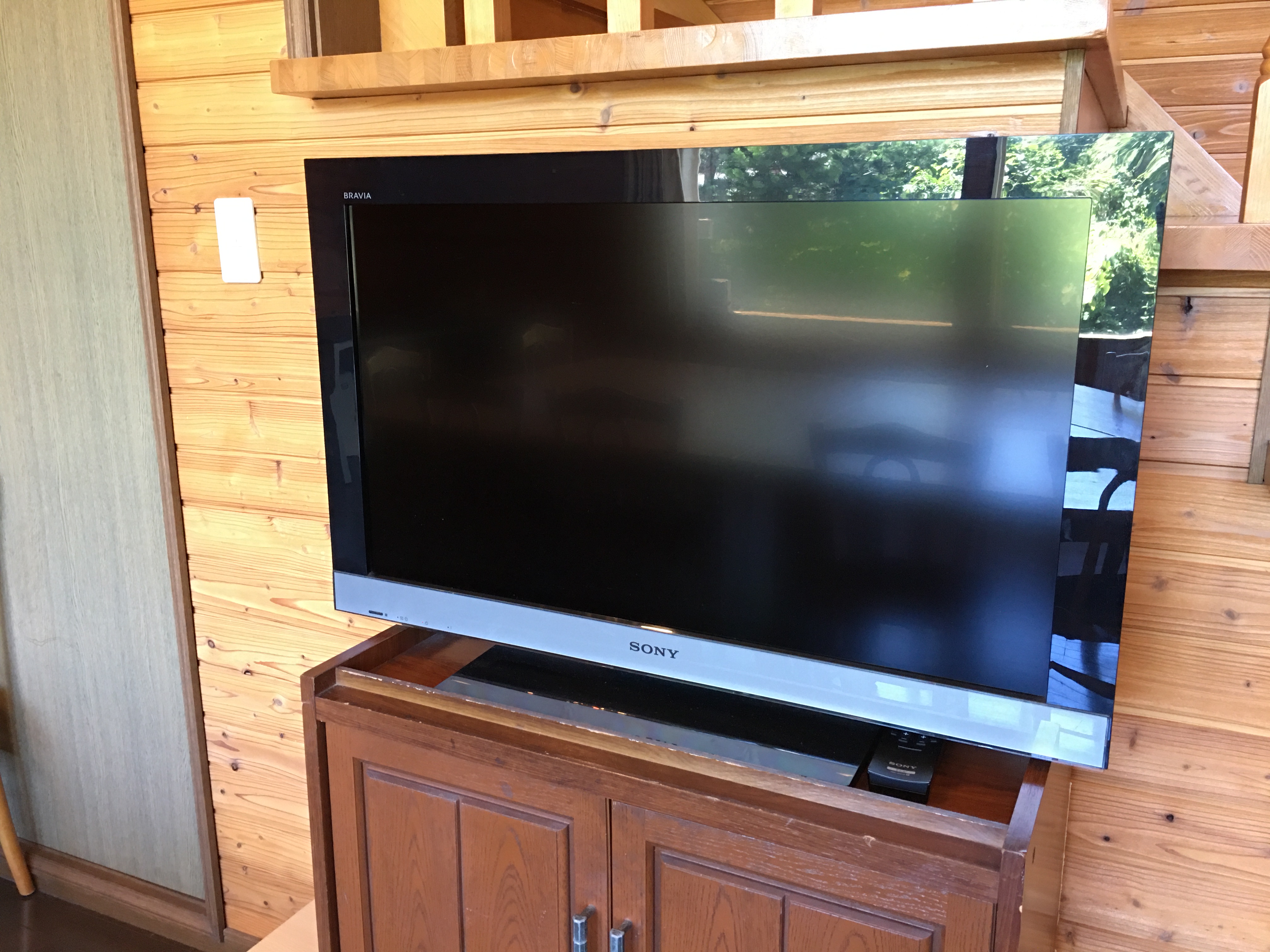 32型テレビがMTGスペースにあります。 ※BS、地上波共に映りませんが、HDMI入力が2口ありますので、モニターとしてご利用いただけます。