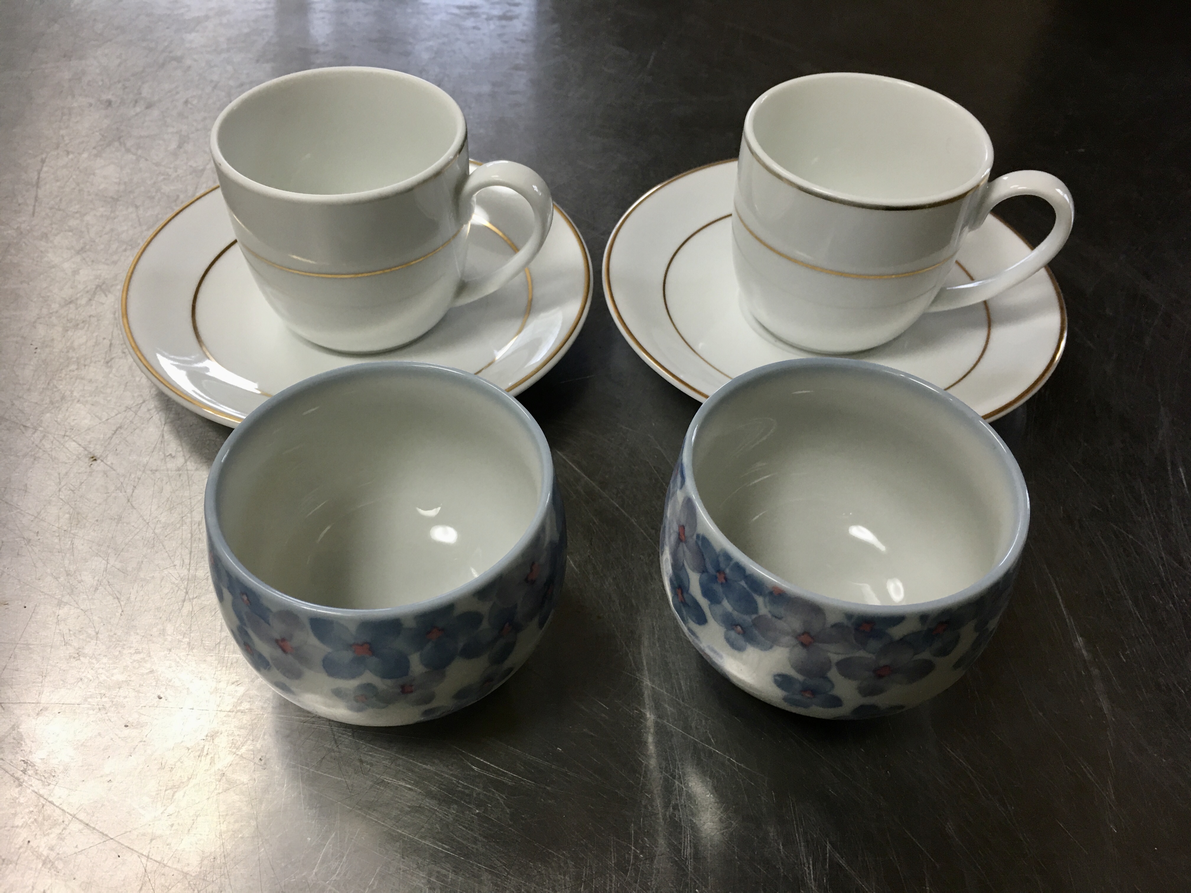 コーヒーカップ、湯のみも基本料金内でご利用いただけます