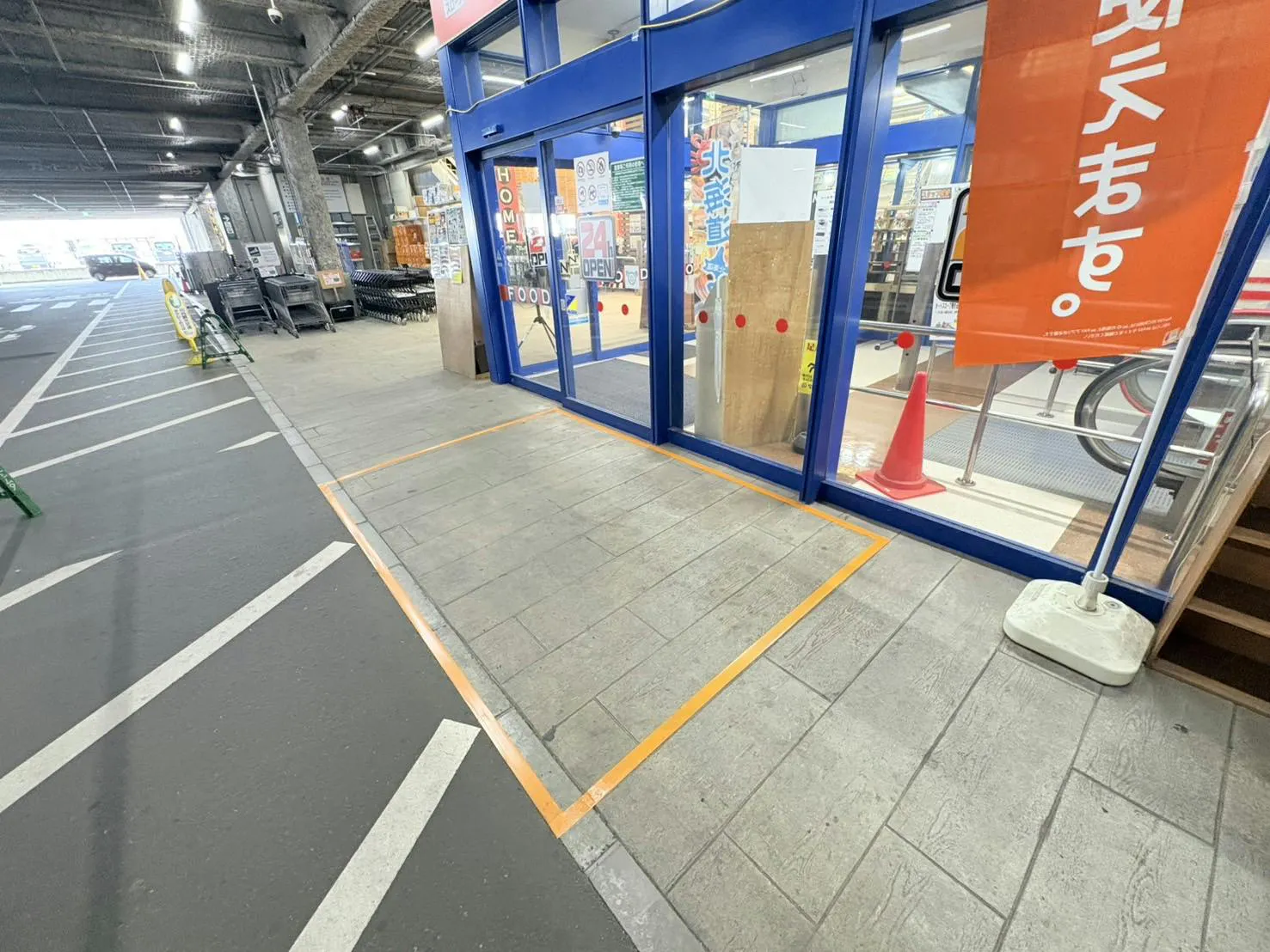 【スーパーセンターニシムタ 上川内店】販促PR・物販に最適な正面入口前の屋外イベントスペース