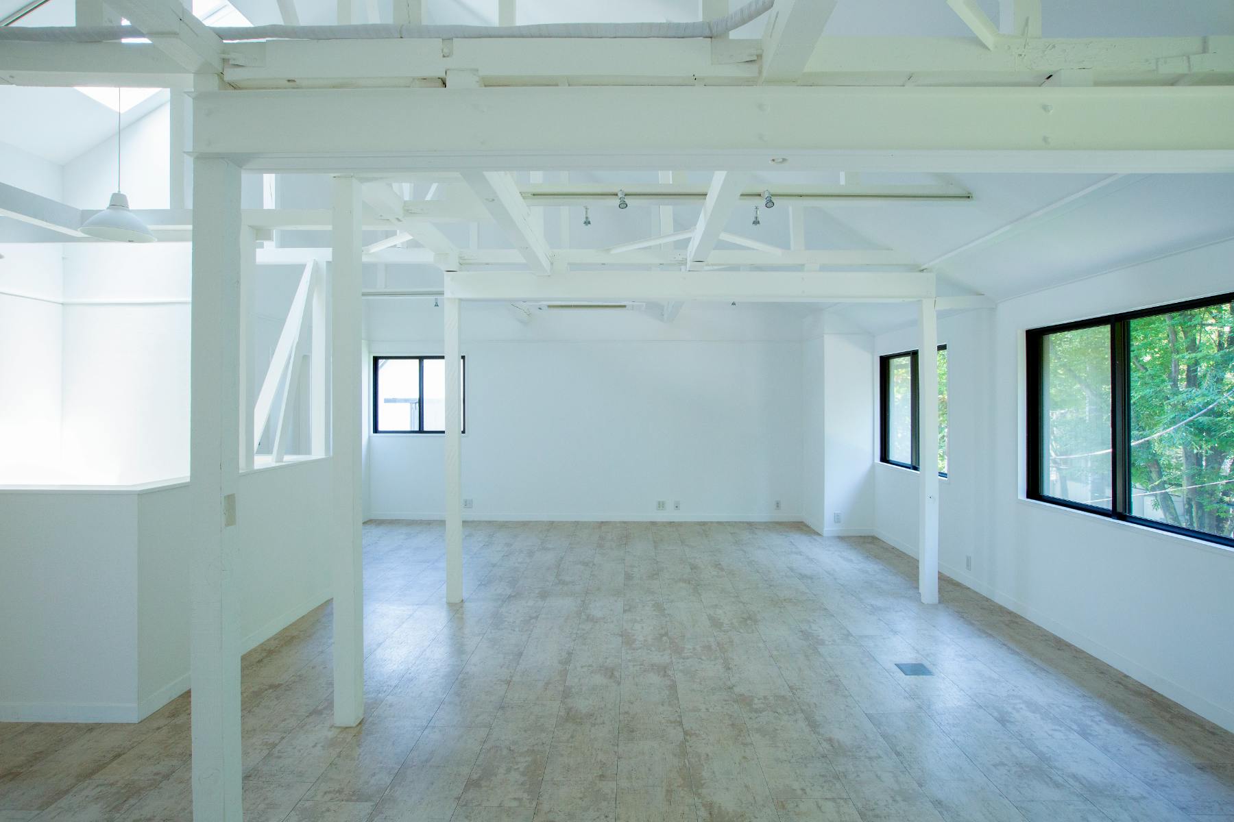 【代々木上原駅5分 / 一軒家 】アパレル展示会、PRイベントに最適な、白を基調とした一棟貸し路面イベントスペース