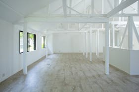 【代々木上原駅5分 / 一軒家 】アパレル展示会、PRイベントに最適な、白を基調とした一棟貸し路面イベントスペース