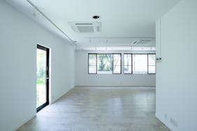 【代々木上原駅5分 / 一軒家 】アパレル展示会、PRイベントに最適な、白を基調とした一棟貸し路面イベントスペース