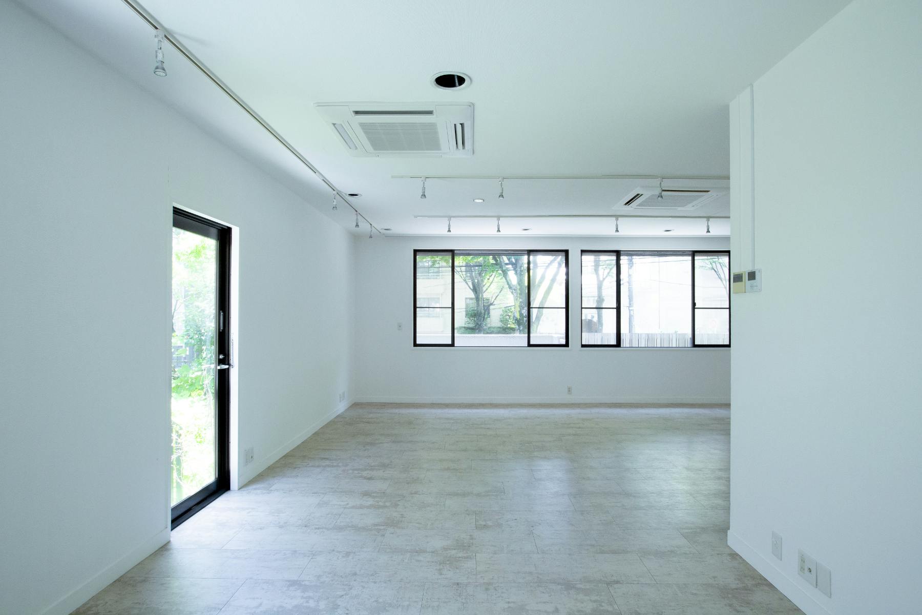 1F/窓・井の頭通り方面/南方角