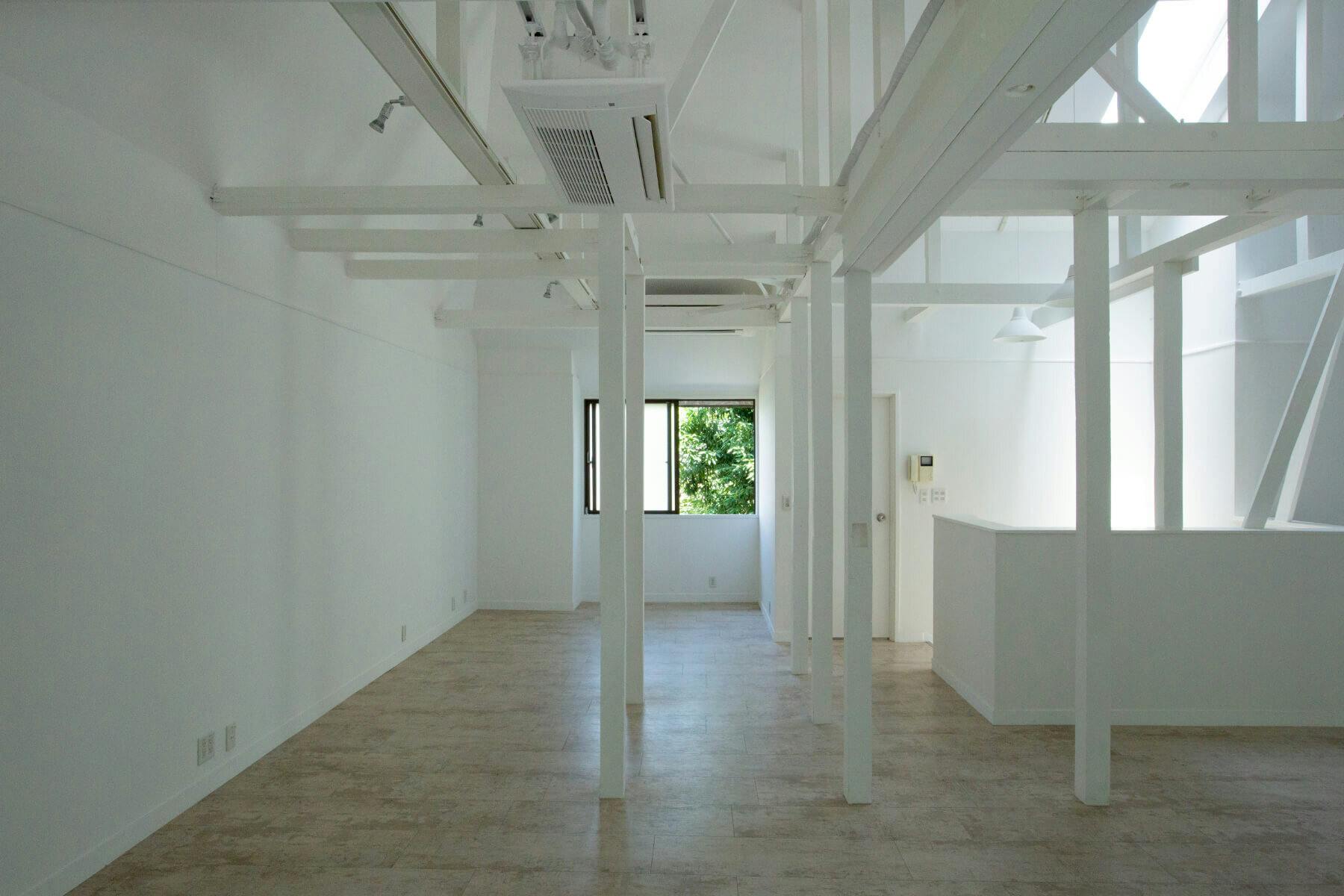 【代々木上原駅5分 / 一軒家 】アパレル展示会、PRイベントに最適な、白を基調とした一棟貸し路面イベントスペース