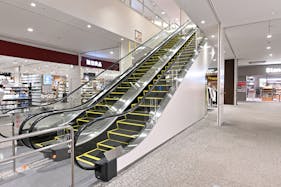 【イオンモール長久手】東エスカレーター横B(コラゾン前)