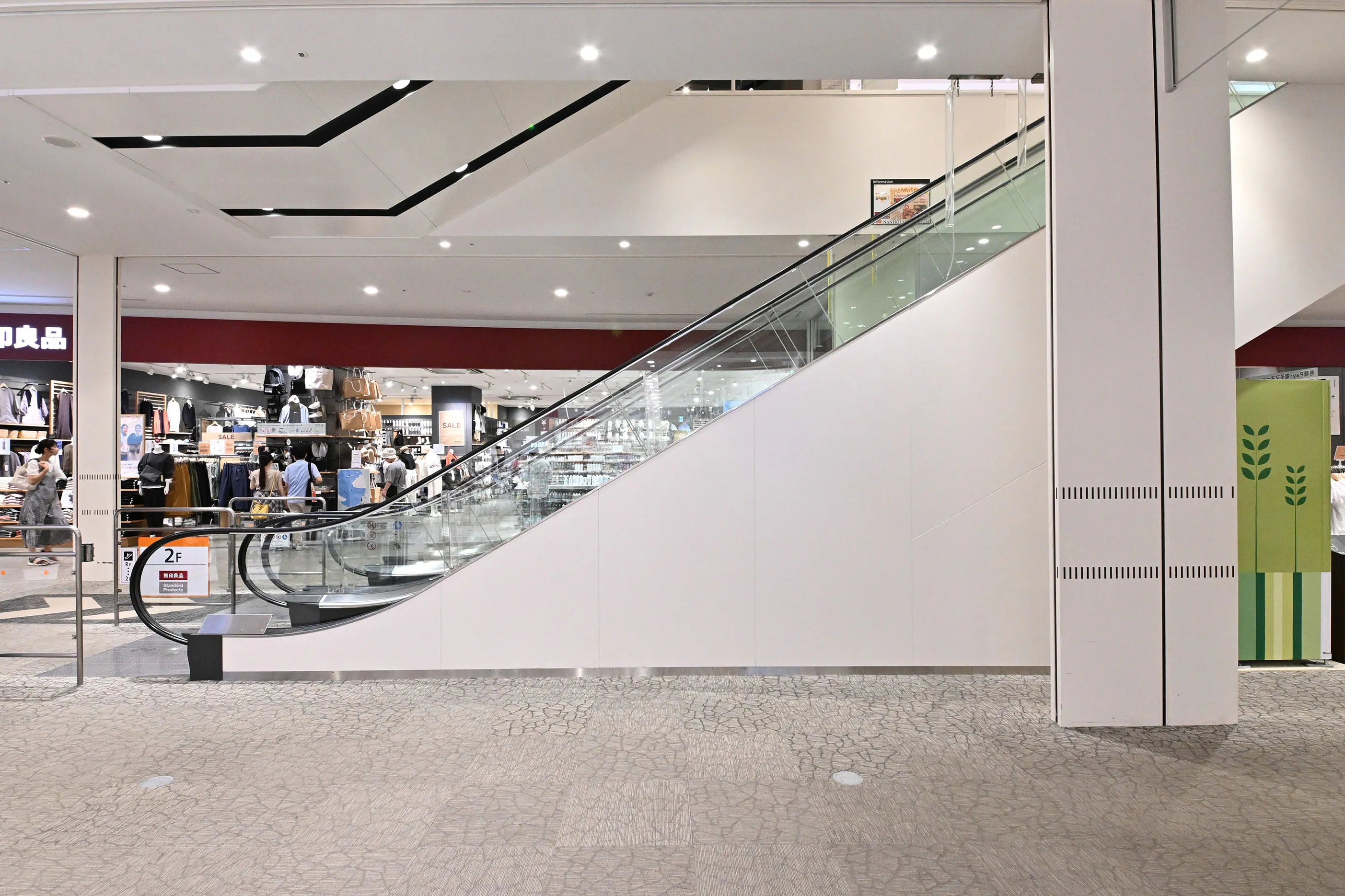 【イオンモール長久手】東エスカレーター横B(コラゾン前)