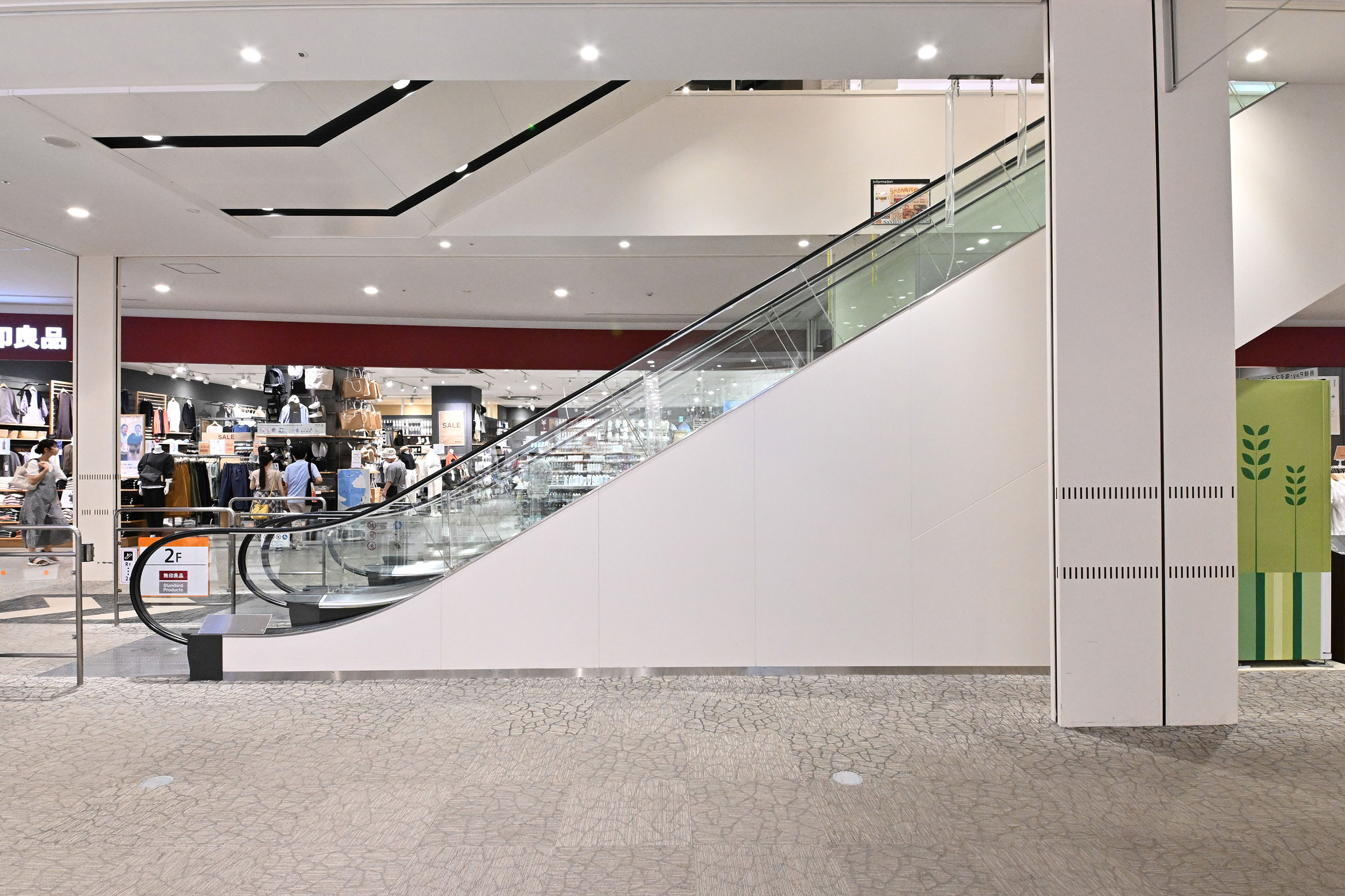 【イオンモール長久手】東エスカレーター横B（コラゾン前）