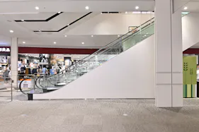 【イオンモール長久手】東エスカレーター横B(コラゾン前)